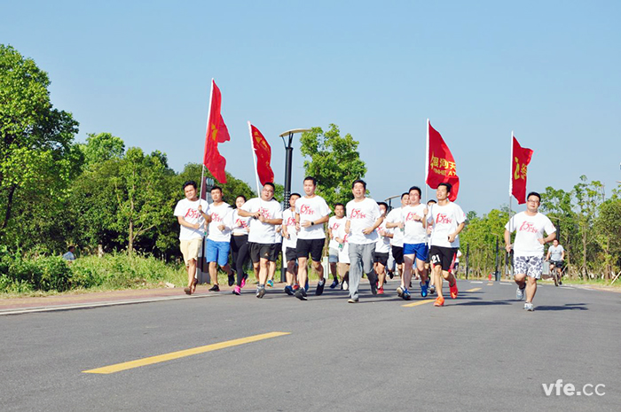 恒力長跑隊決戰(zhàn)松雅湖，再創(chuàng)佳績