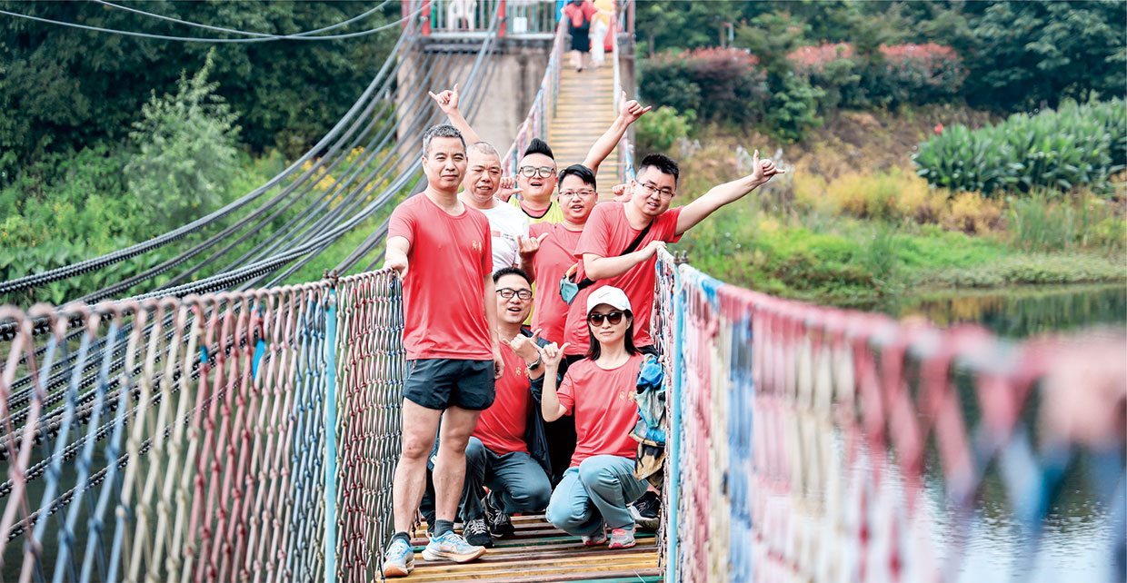 昂揚(yáng)青春，砥礪前行